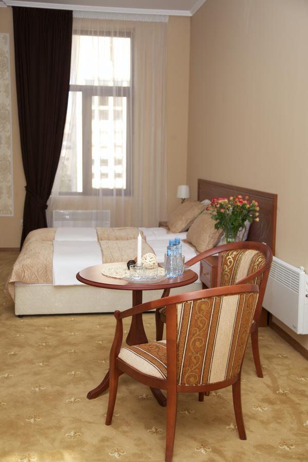 Dioskuria Hotel Sukhumi Esterno foto