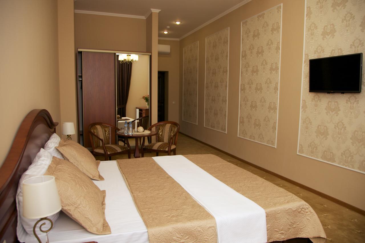 Dioskuria Hotel Sukhumi Esterno foto