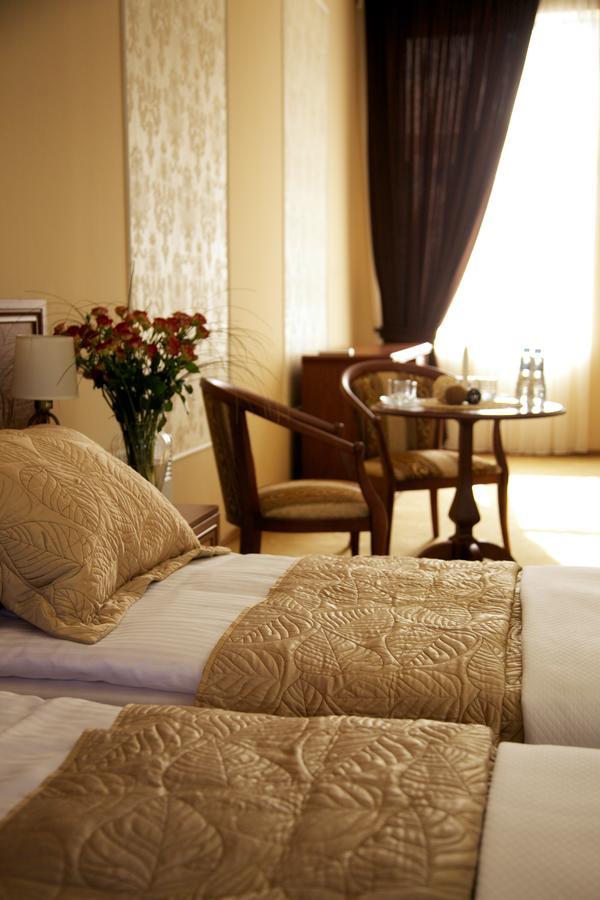 Dioskuria Hotel Sukhumi Esterno foto