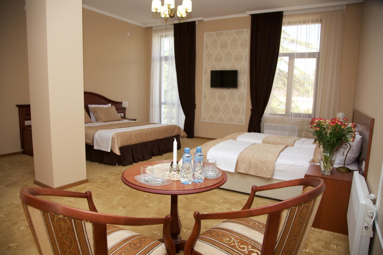 Dioskuria Hotel Sukhumi Esterno foto
