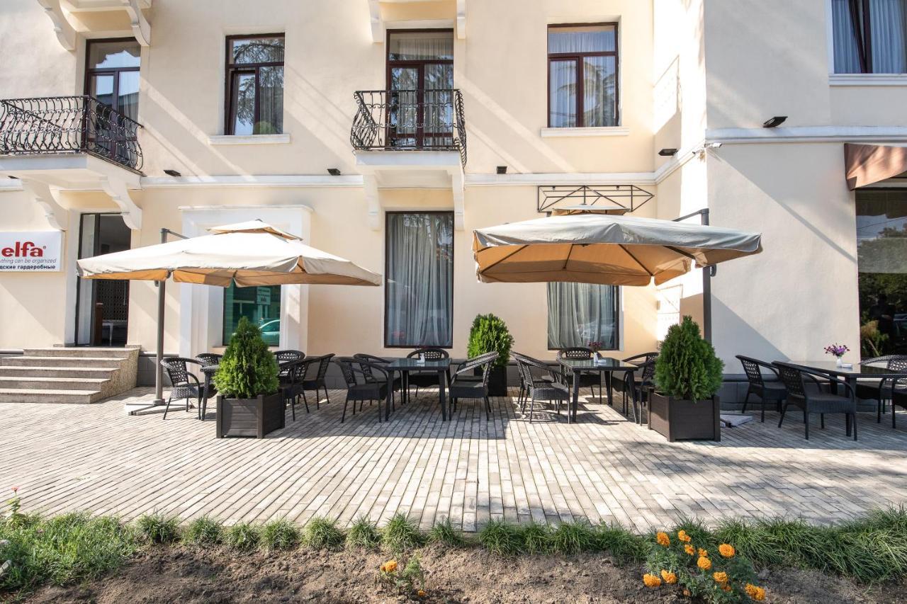 Dioskuria Hotel Sukhumi Esterno foto